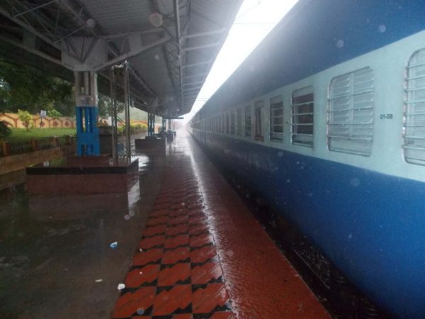 గ్రామంలోకి నీరు