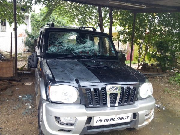 కారు ధ్వంసం