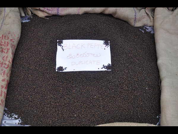 నకిలీ మసాలాల తయారీ ముఠా అరెస్ట్