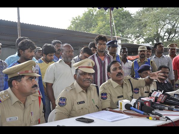 నకిలీ మసాలాల తయారీ ముఠా అరెస్ట్