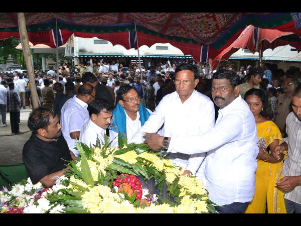 అనురాధ దంపతులు