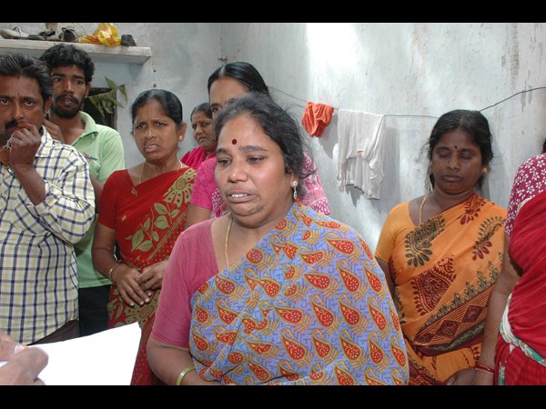 విషాదంలో కుటుంబం