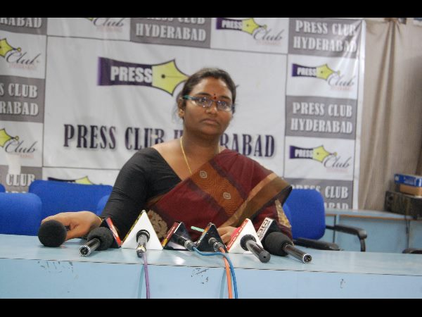 ఏం జరిగినా చంద్రబాబు సర్కారుదే బాధ్యత: గంగిరెడ్డి భార్య ఆరోపణ ఏం జరిగినా చంద్రబాబు సర్కారుదే బాధ్యత: గంగిరెడ్డి భార్య ఆరోపణ