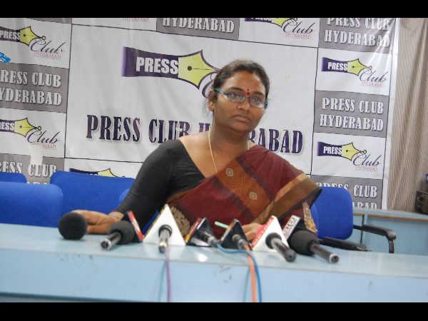 ఏం జరిగినా చంద్రబాబు సర్కారుదే బాధ్యత: గంగిరెడ్డి భార్య ఆరోపణ ఏం జరిగినా చంద్రబాబు సర్కారుదే బాధ్యత: గంగిరెడ్డి భార్య ఆరోపణ