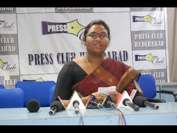 ఏం జరిగినా చంద్రబాబు సర్కారుదే బాధ్యత: గంగిరెడ్డి భార్య ఆరోపణ ఏం జరిగినా చంద్రబాబు సర్కారుదే బాధ్యత: గంగిరెడ్డి భార్య ఆరోపణ