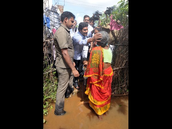 బాధితులకు పరామర్శ
