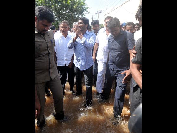 బాధితులకు పరామర్శ
