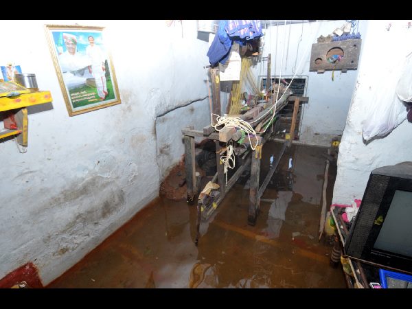 ఇళ్లల్లో చేరిన నీరు