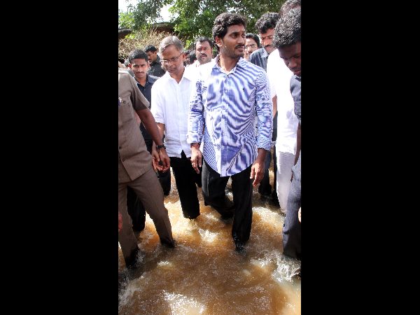 బాధితులకు పరామర్శ