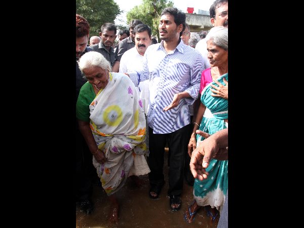 బాధితులకు పరామర్శ