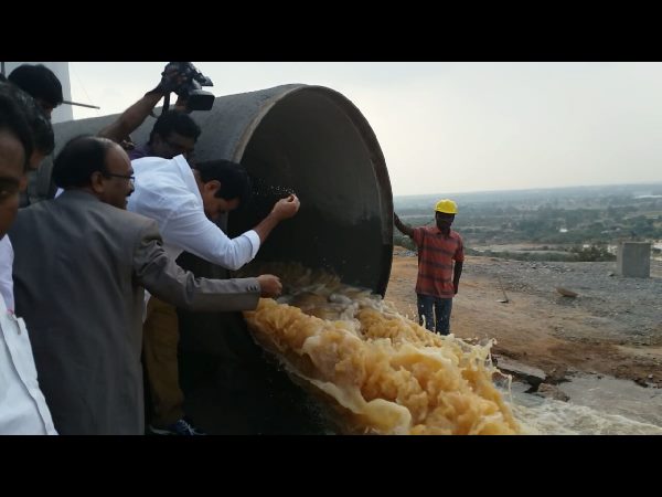 గోదావరి ట్రయల్ రన్: 'తాగునీటి కష్టాలను తీర్చేందుకే'