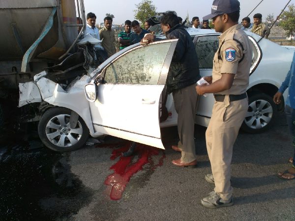 ఔటర్‌లో ఘోర రోడ్డు ప్రమాదం: మాజీ డీజీపీ పేర్వారం మనవడి దుర్మరణం