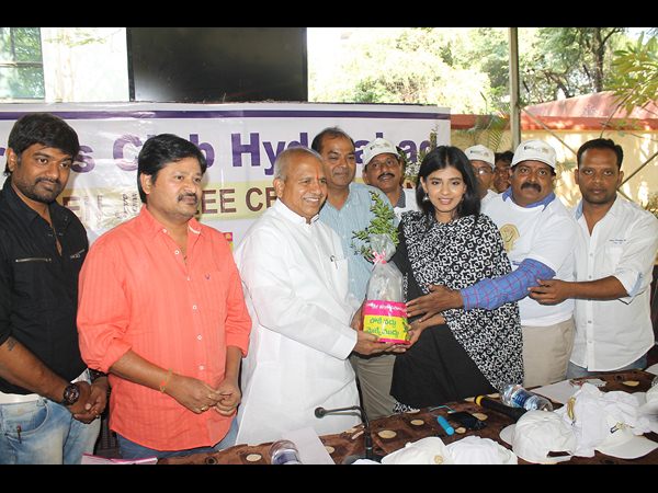 'బొకే వద్దు మొక్కే ముద్దు'