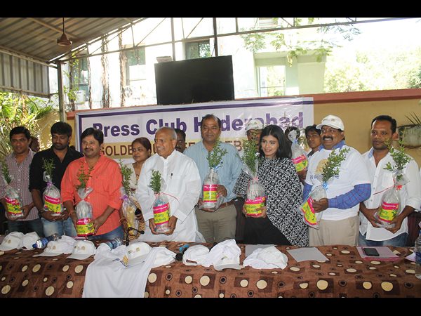 'బొకే వద్దు మొక్కే ముద్దు'