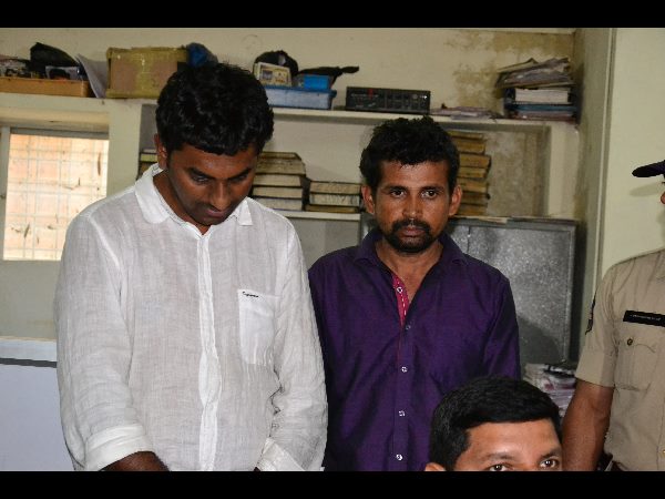 2 men held for cheating people and collecting money