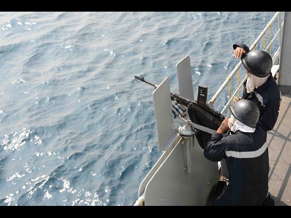 డే ఎట్ సీ: యుద్ధనౌకల విన్యాసాలు