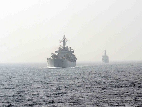 డే ఎట్ సీ: యుద్ధనౌకల విన్యాసాలు