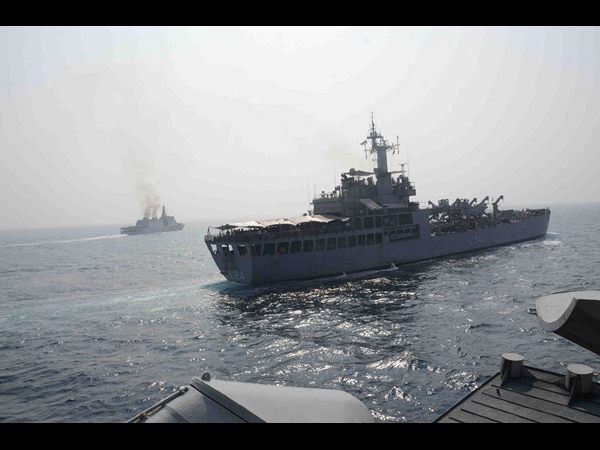  డే ఎట్ సీ: యుద్ధనౌకల విన్యాసాలు