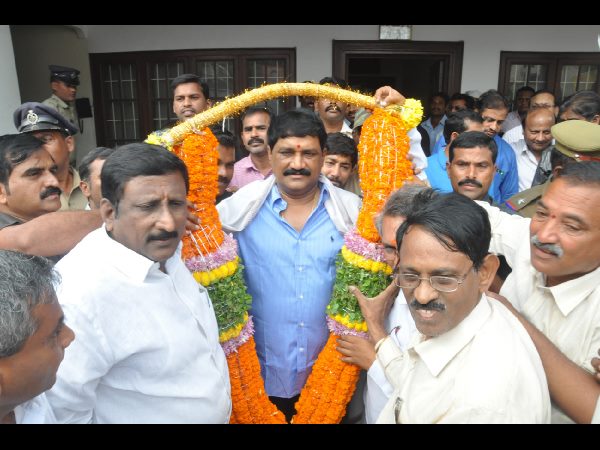 ఘనంగా మంత్రి గంటా జన్మదిన వేడుకలు ఘనంగా మంత్రి గంటా జన్మదిన వేడుకలు