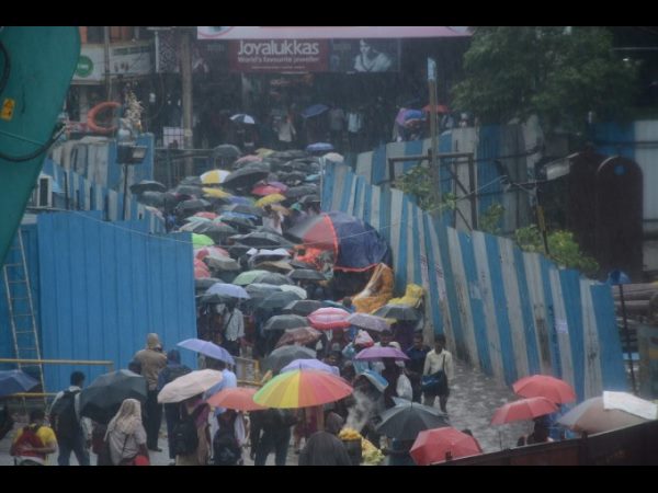 నాలుగు లక్షల ఇళ్లు మునిగిపోయాయి