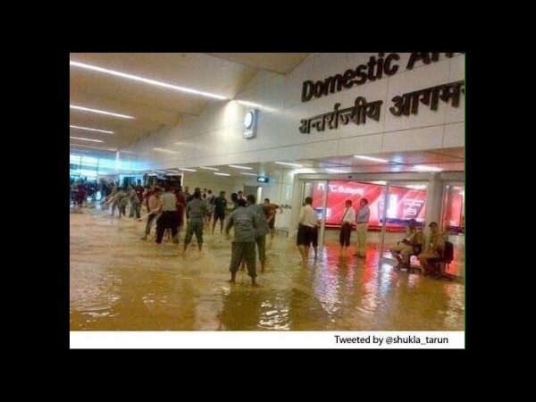 వెళ్లిపోదామన్నా కుదరటం లేదు