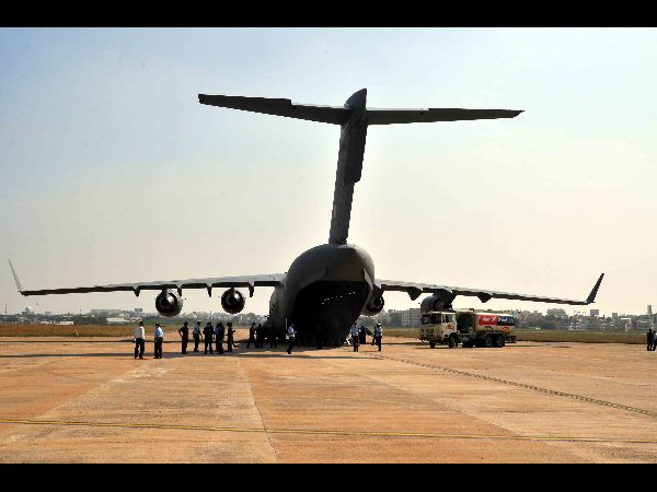 చెన్నై వరదలు: హైదరాబాద్ నుంచి ఐఏఎఫ్ స్పెషల్ క్రాఫ్ట్ (పిక్చర్స్)