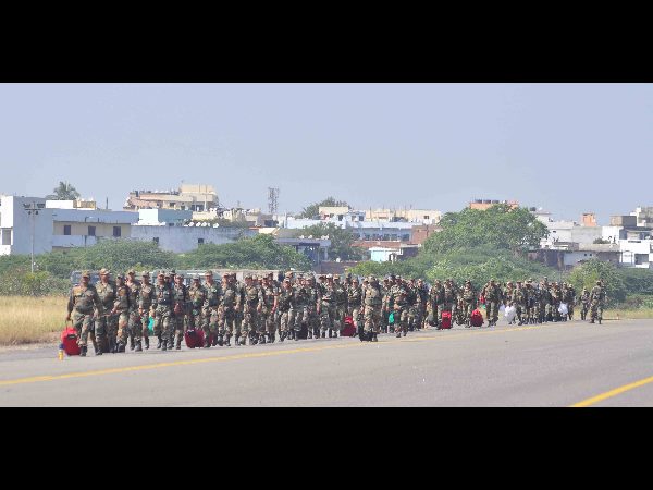  చెన్నై వరదలు: హైదరాబాద్ నుంచి ఐఏఎఫ్ స్పెషల్ క్రాఫ్ట్ (పిక్చర్స్)