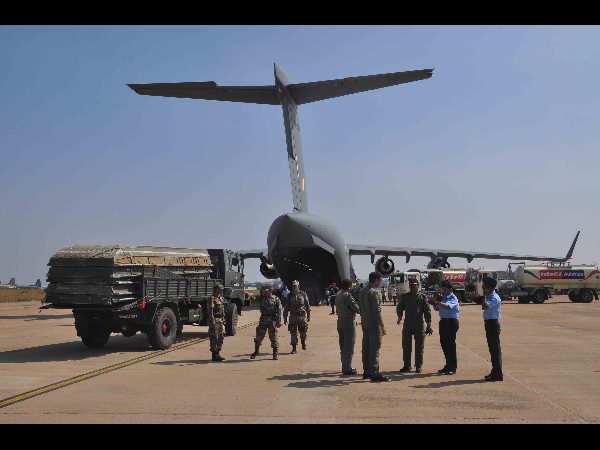 చెన్నై వరదలు: హైదరాబాద్ నుంచి ఐఏఎఫ్ స్పెషల్ క్రాఫ్ట్ (పిక్చర్స్)