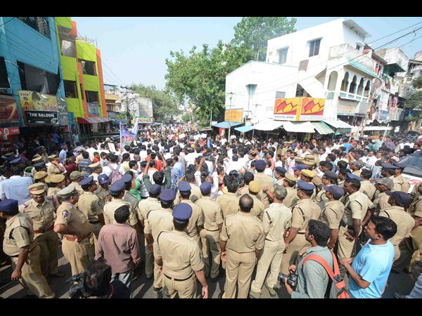 ధర్నా, అరెస్టులు