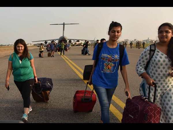 చెన్నై అతలాకుతలం - సురక్షిత ప్రాంతాలకు తరలింపు