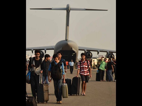 చెన్నై అతలాకుతలం - సురక్షిత ప్రాంతాలకు తరలింపు