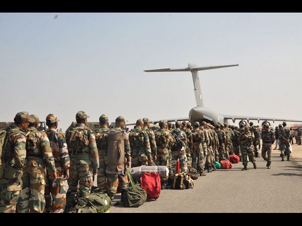 చెన్నై అతలాకుతలం - సురక్షిత ప్రాంతాలకు తరలింపు