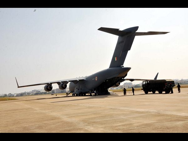 చెన్నై అతలాకుతలం - సురక్షిత ప్రాంతాలకు తరలింపు