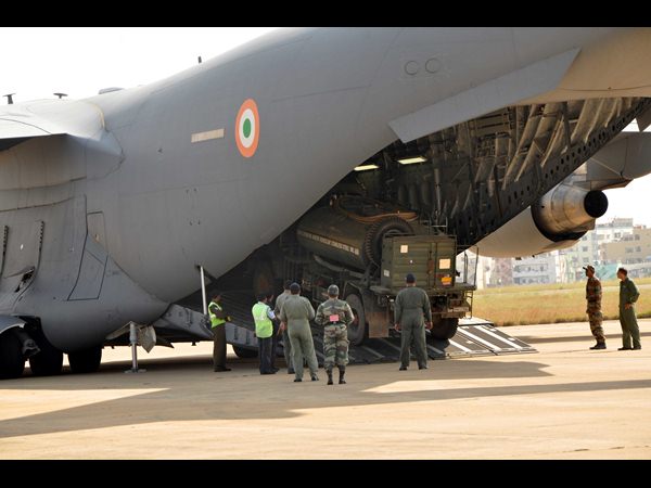 చెన్నై అతలాకుతలం - సురక్షిత ప్రాంతాలకు తరలింపు