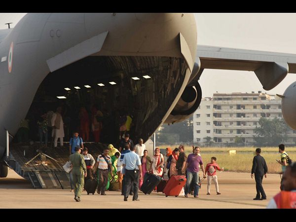 చెన్నై అతలాకుతలం - సురక్షిత ప్రాంతాలకు తరలింపు