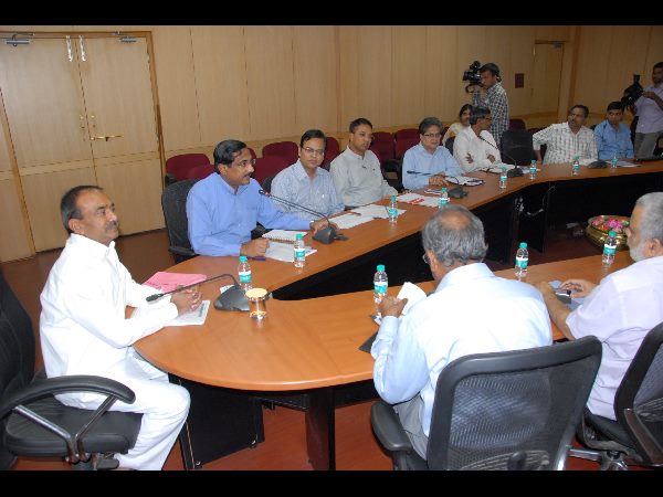 పన్ను వసూళ్లలో స్పెషల్ డ్రైవ్: 3 నెలలు, మూడు వేల కోట్లు పన్ను వసూళ్లలో స్పెషల్ డ్రైవ్: 3 నెలలు, మూడు వేల కోట్లు