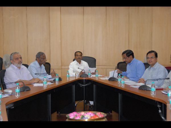 పన్ను వసూళ్లలో స్పెషల్ డ్రైవ్: 3 నెలలు, మూడు వేల కోట్లు పన్ను వసూళ్లలో స్పెషల్ డ్రైవ్: 3 నెలలు, మూడు వేల కోట్లు