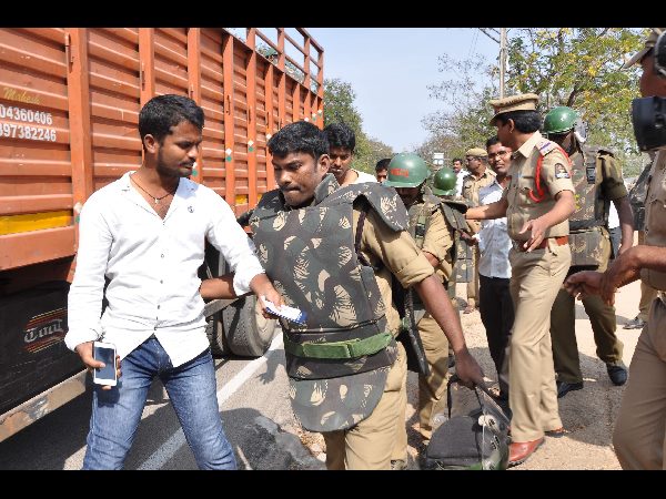 ఉద్రిక్తతకు దారితీసిన బీఫ్ ఫెస్ట్ రన్