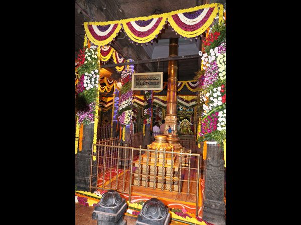 పూలతో అలంకరణ