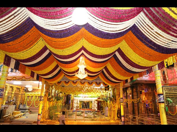 పూలతో అలంకరణ