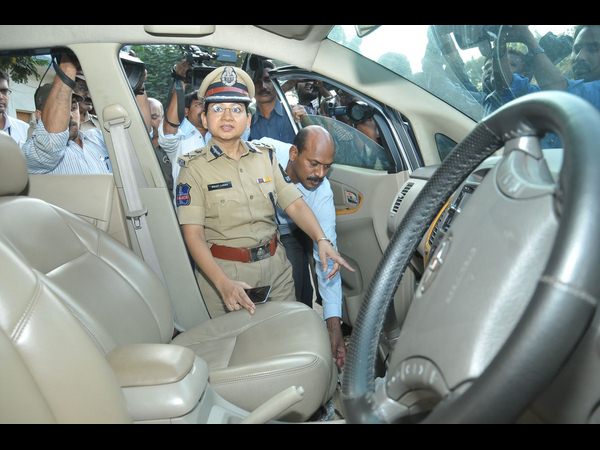 ఇలా వెలుగులోకి..