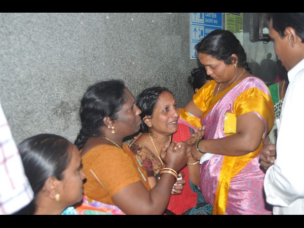 నేవీ ఆయుధాగారంలో పేలుడు: గాయపడ్డ వారు వీరే