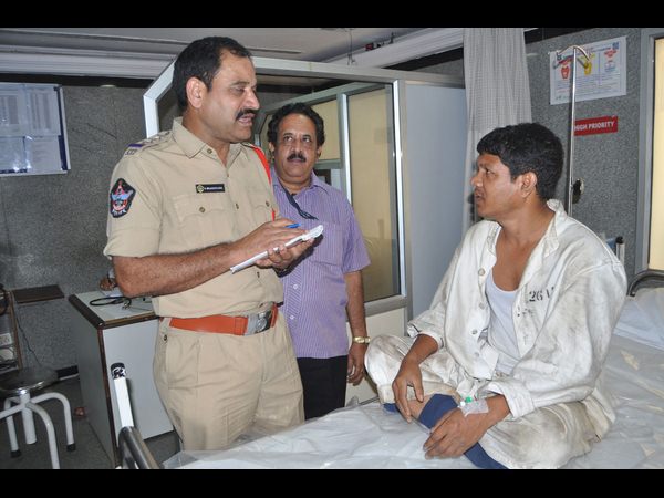 నేవీ ఆయుధాగారంలో పేలుడు: గాయపడ్డ వారు వీరే
