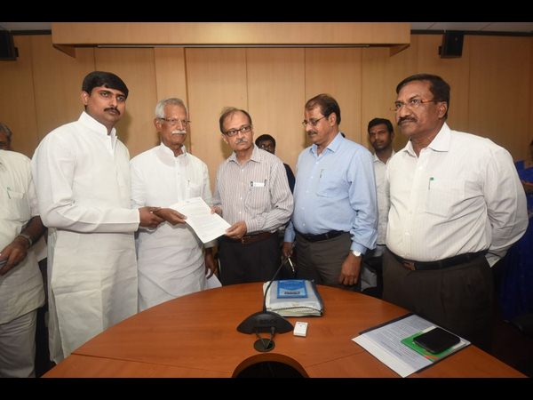 కాంగ్రెస్ లీడర్స్ మెమోరాండం కాంగ్రెస్ లీడర్స్ మెమోరాండం