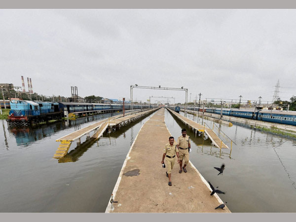 ఆదుకుంటారని ఎదురు చూపు