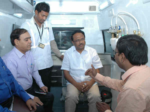 కొత్తగా 290 అంబులెన్స్‌లు: 'ఆరోగ్య తెలంగాణే కేసీఆర్ లక్ష్యం' 