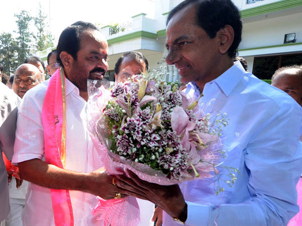 Six MLCs met CM KCR