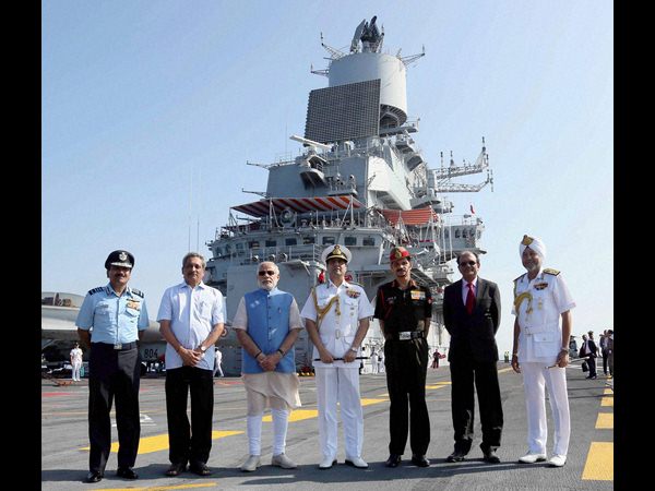 ‘ఉగ్ర అంతానికి పాక్‌తో చర్చలు: కాంగ్రెస్‌తో నాశనమే’