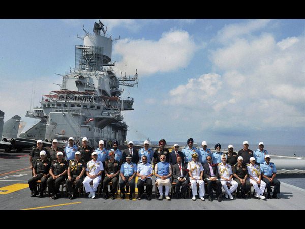 ‘ఉగ్ర అంతానికి పాక్‌తో చర్చలు: కాంగ్రెస్‌తో నాశనమే’