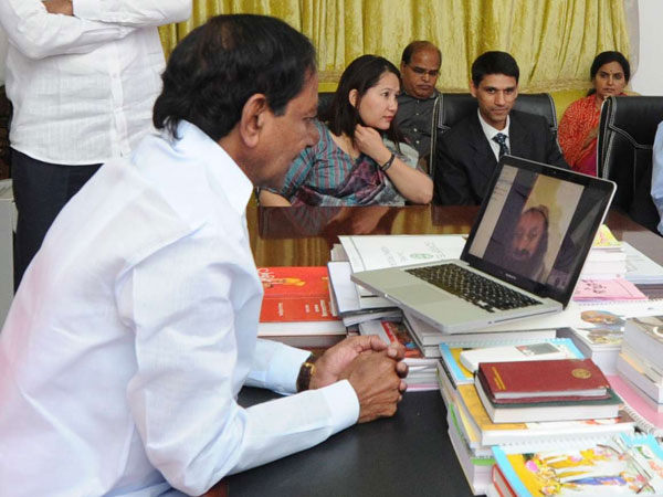 /news/telangana/kcr-invite-bharati-tirtha-swamiji-chandi-yagam-169303.html